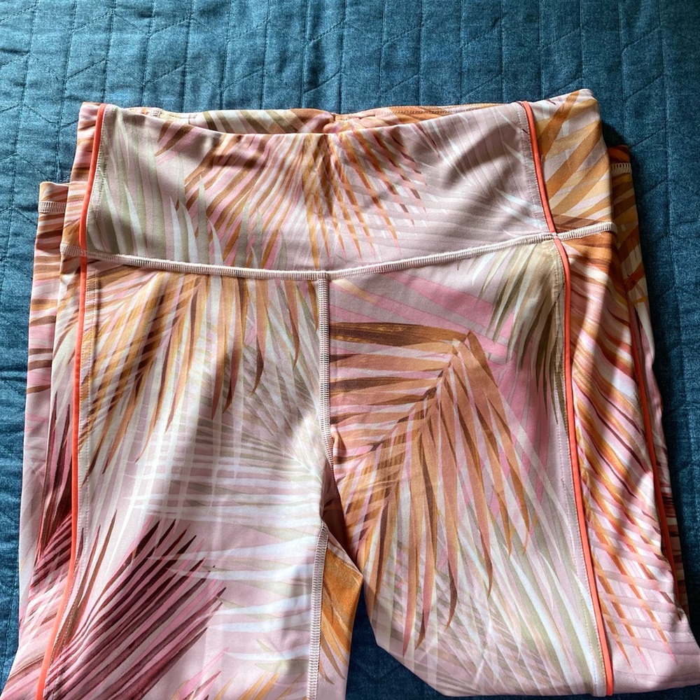 Gap Fit Eclipse Design Legging Size M - Picture 9 of 14
